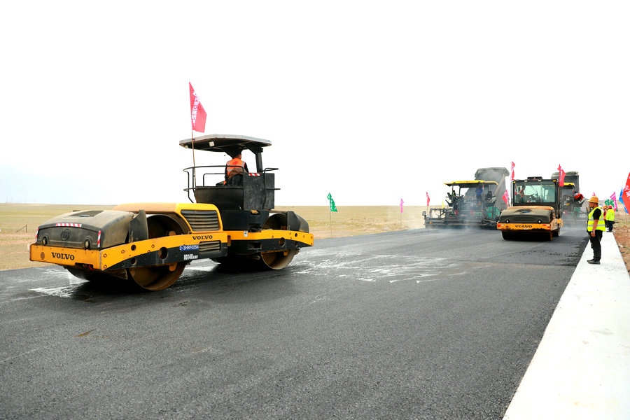 以優(yōu)質(zhì)工程獻(xiàn)禮建黨百年:二廣高速二連至賽漢段主線右幅有望7月份通車