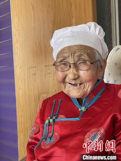 薩仁托婭拍攝的“草原母親”?！∷_仁托婭供圖