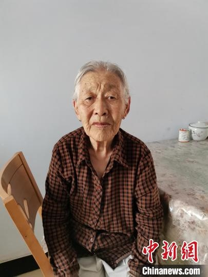 薩仁托婭拍攝的“草原母親”?！∷_仁托婭供圖