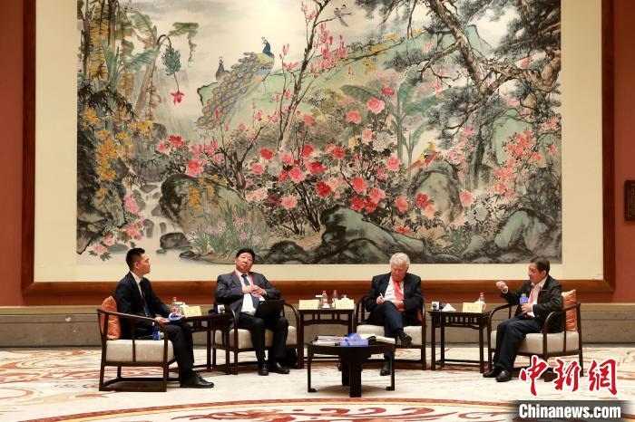 9月27日，尼山世界文明論壇在曲阜舉行，圖為該論壇的“高端訪談”活動?！×籂?攝