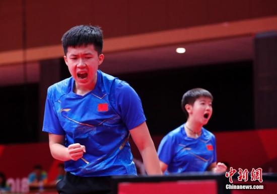 資料圖：雅加達亞運會，王楚欽/孫穎莎奪得混雙冠軍。 <a target='_blank' href='/'>中新社</a>記者 劉關(guān)關(guān) 攝