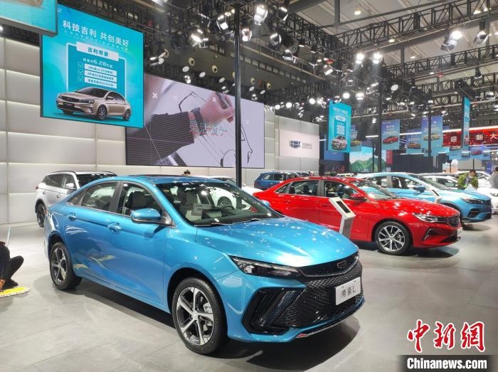 長沙國際車展上展出的汽車。　唐小晴 攝