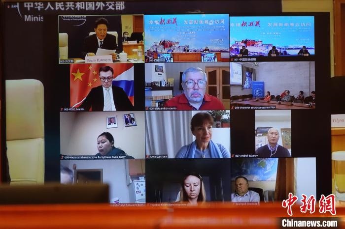 “幸福新西藏、發(fā)展新畫卷”云訪問(wèn)活動(dòng)在拉薩、北京、莫斯科等地同時(shí)舉行?！∪轿木?攝
