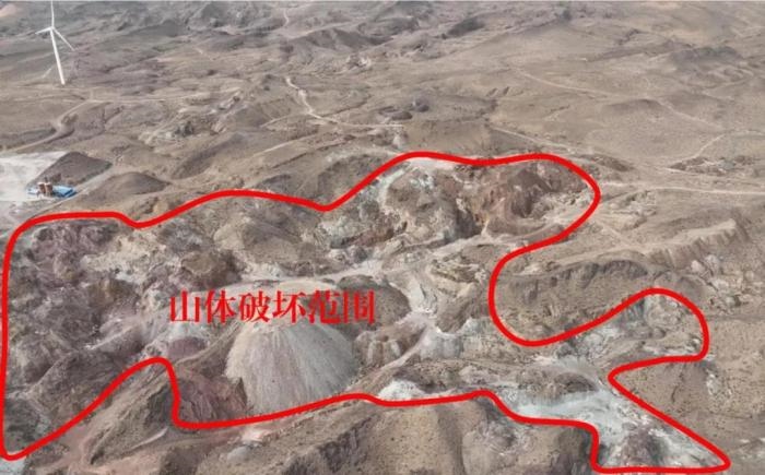  2021年12月12日，督察組使用無人機拍攝，中寧縣馬道梁北部歷史遺留礦山破壞山體面積達240余畝，現(xiàn)場滿目瘡痍、千瘡百孔