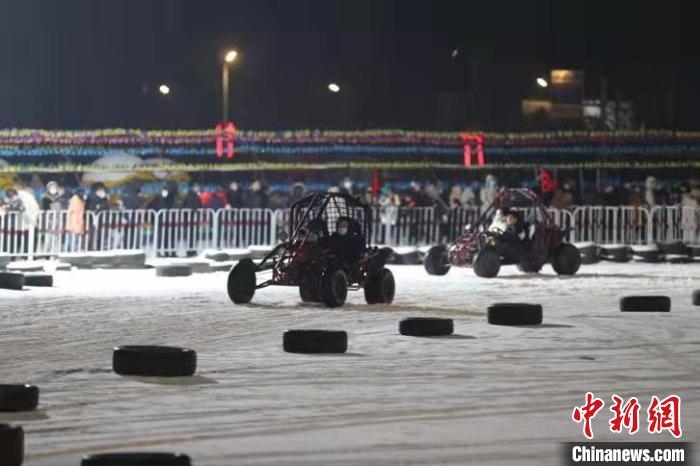 來吧，一起體驗雪地越野車的刺激吧。　于海洋 攝