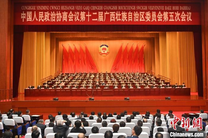 圖為大會閉幕?！∮峋?攝