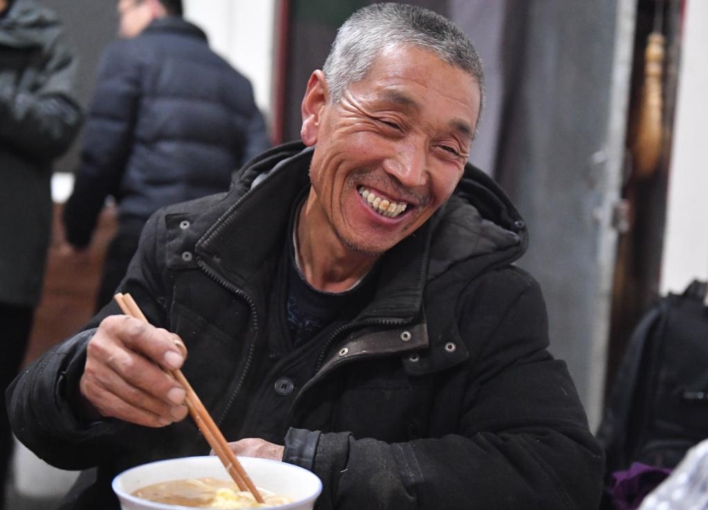 1月26日，山西省汾西縣段村村民蔡文明談起見到總書記的心情，激動又開心。新華社記者 柴婷 攝