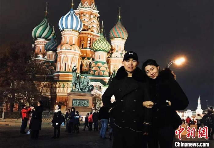 圖為敖木希勒夫婦留學合影?！“侥鞠＠展﹫D