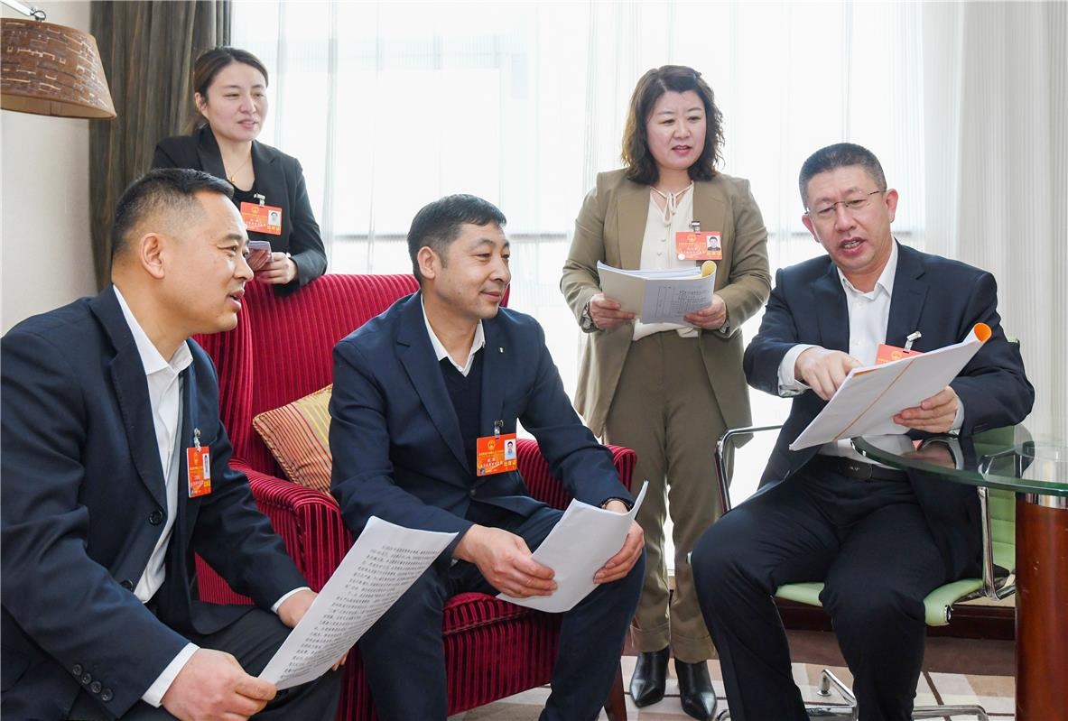 奮進(jìn)2024｜代表來(lái)了！自治區(qū)十四屆人大二次會(huì)議召開在即