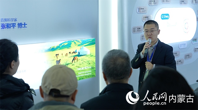 科拓生物工作人員講解乳酸菌產(chǎn)業(yè)的科技創(chuàng)新與產(chǎn)業(yè)發(fā)展。