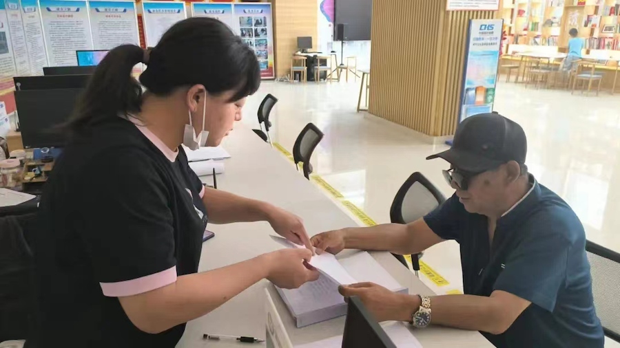 1717414657317660.png 服務(wù)窗口提供便民服務(wù).png