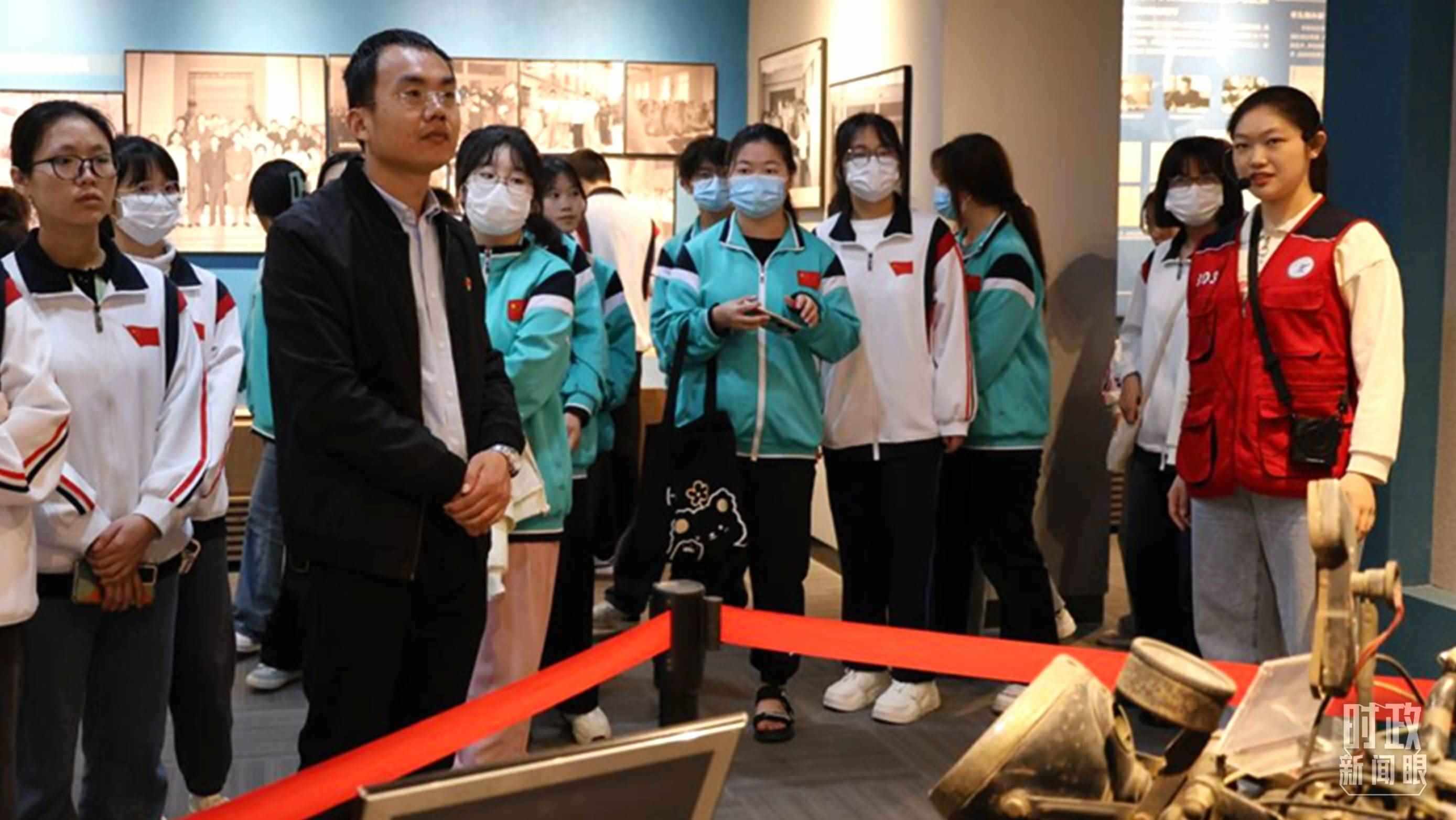 △西安高校師生參觀交大西遷博物館。（資料圖）