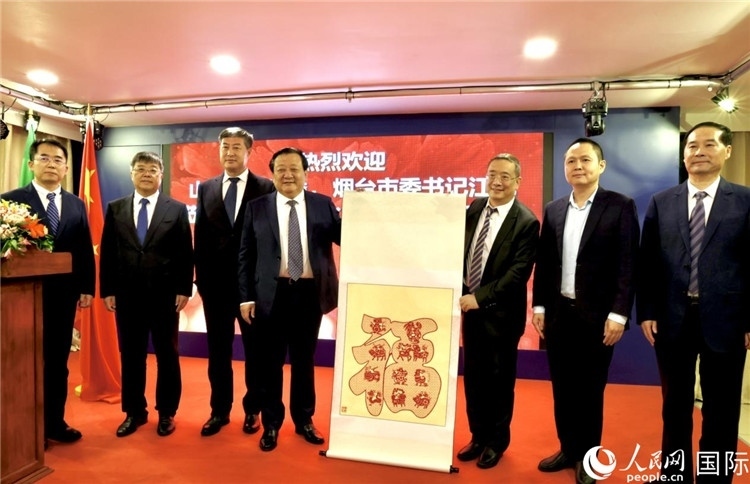 參加座談會的主要嘉賓合影留念。人民網(wǎng)記者宋亦然攝