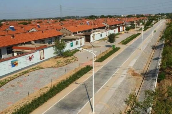 后仙莊村整治后道路整潔，住房整齊劃一