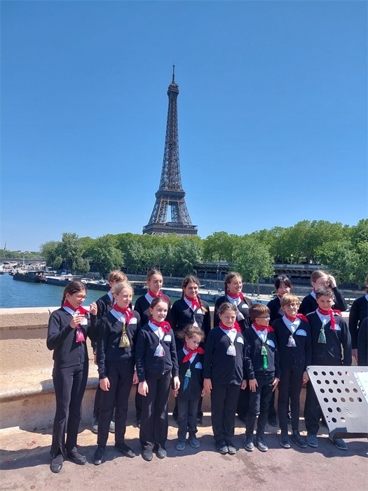 2.2023年5月，巴黎寶麗聲童聲合唱團(tuán)錄制歌曲《如果我去中國》。（圖片由受訪者提供）