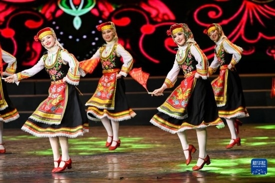 7月21日，哈薩克斯坦薩爾塔納國(guó)家舞蹈團(tuán)的演員在演出。