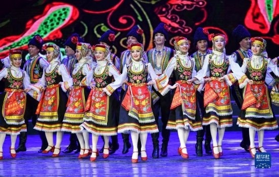 7月21日，哈薩克斯坦薩爾塔納國(guó)家舞蹈團(tuán)的演員在演出。