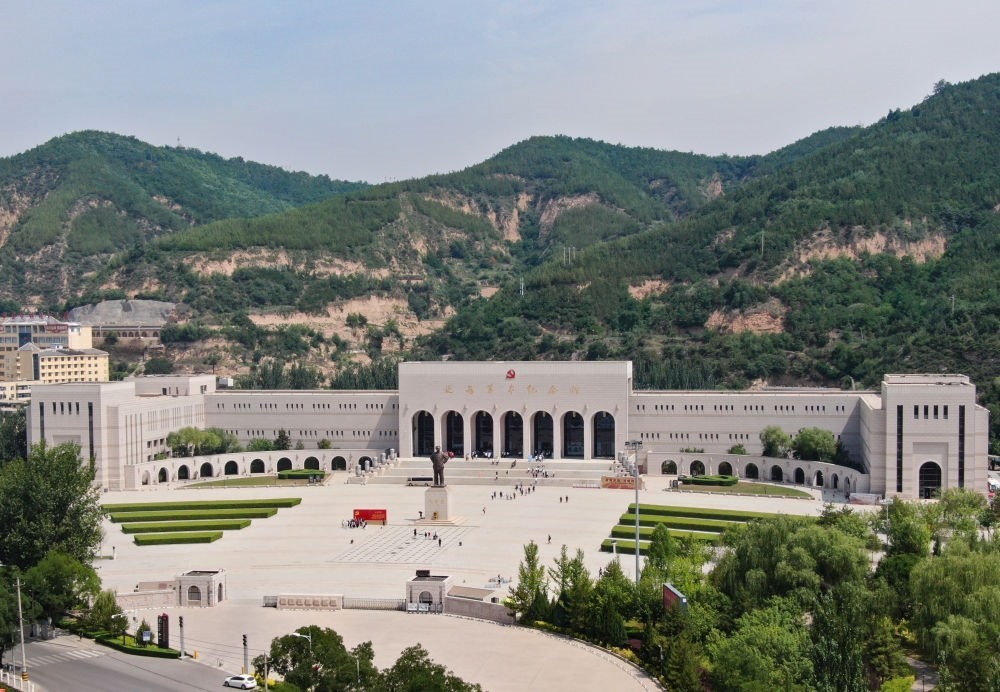 這是2023年6月27日拍攝的延安革命紀(jì)念館（無(wú)人機(jī)照片）。新華社記者 張博文 攝