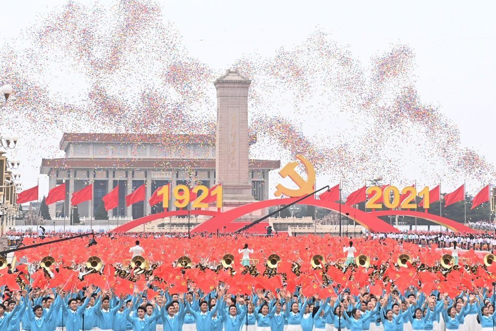 2021年7月1日上午，慶祝中國(guó)共產(chǎn)黨成立100周年大會(huì)在北京天安門(mén)廣場(chǎng)隆重舉行。這是慶祝大會(huì)現(xiàn)場(chǎng)放飛氣球。新華社記者 李尕 攝