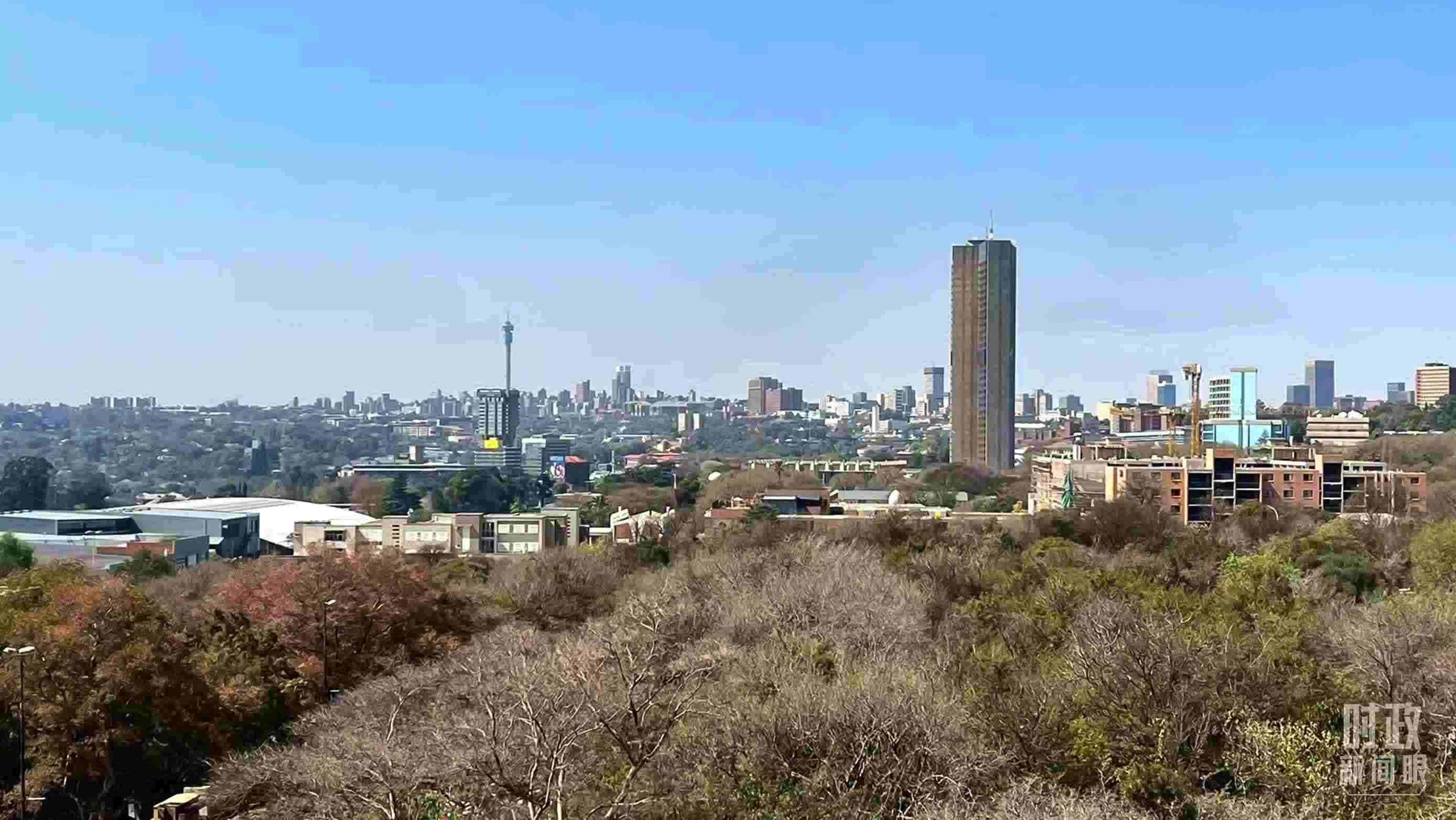 △約翰內(nèi)斯堡城市天際線。（總臺記者馬培敏拍攝）