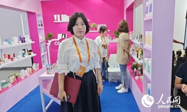 9月3日，韓國(guó)駐華大使館經(jīng)濟(jì)部參贊金至凰接受人民網(wǎng)記者采訪。人民網(wǎng)記者 趙雯博攝