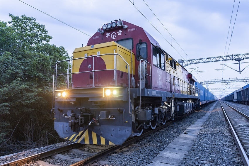 首趟中歐班列（成都）冷鏈專列到達成都國際鐵路港。青白江區(qū)委宣傳部供圖