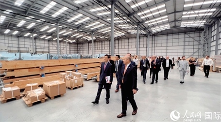 圖為旗艦倉(cāng)現(xiàn)場(chǎng)。人民網(wǎng) 郭錦標(biāo)攝