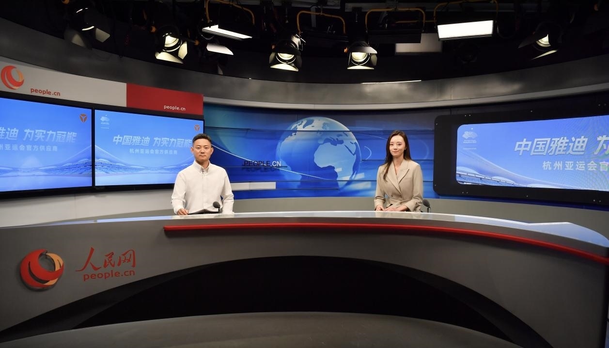 雅迪科技集團(tuán)全球營銷與服務(wù)總裁王家中接受人民網(wǎng)記者采訪。人民網(wǎng)記者 于凱攝