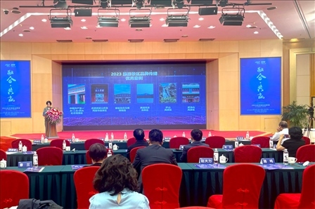 現(xiàn)場(chǎng)發(fā)布《2023旅游景區(qū)品牌傳播優(yōu)秀案例》。人民網(wǎng)記者 劉微攝