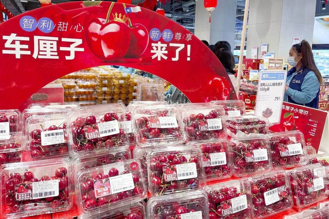 北京一家盒馬鮮生超市中智利車厘子售賣區(qū)。來源：視覺中國