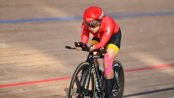 10月23日，杭州第4屆亞殘運會場地自行車女子個人C4-5級3000米追逐賽金牌賽舉行。圖為中國隊選手季子賢在比賽中。圖片來源：杭州亞殘組委會