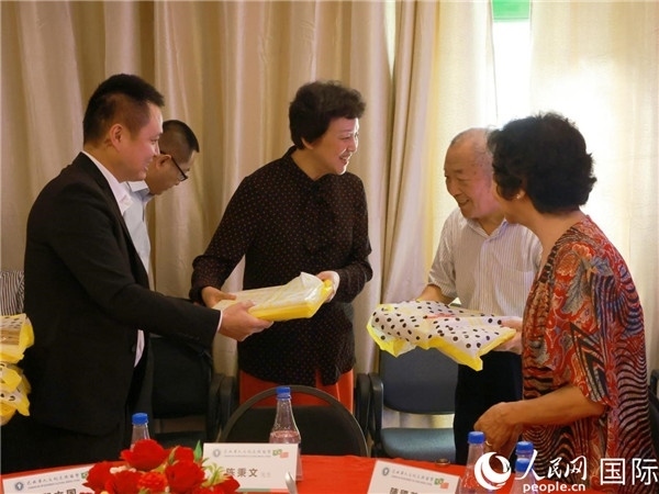 當?shù)貢r間10月23日，國務(wù)院僑務(wù)辦公室主任陳旭在巴西華人文化交流協(xié)會會館出席里約僑界舉辦的重陽節(jié)敬老聯(lián)歡活動。人民網(wǎng)記者 陳海琪攝