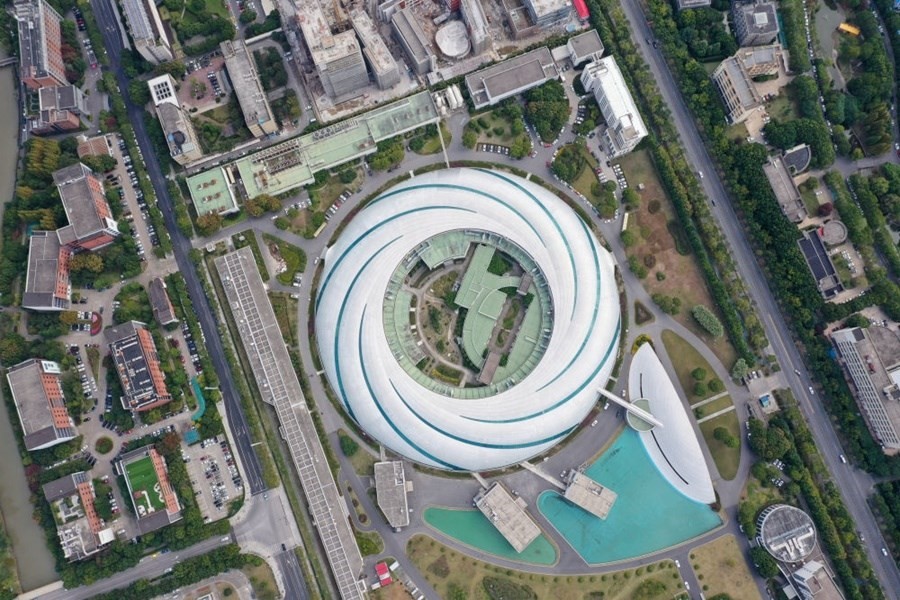 位于上海張江科學(xué)城的國家大科學(xué)裝置上海光源（2020年10月26日攝，無人機(jī)照片）。