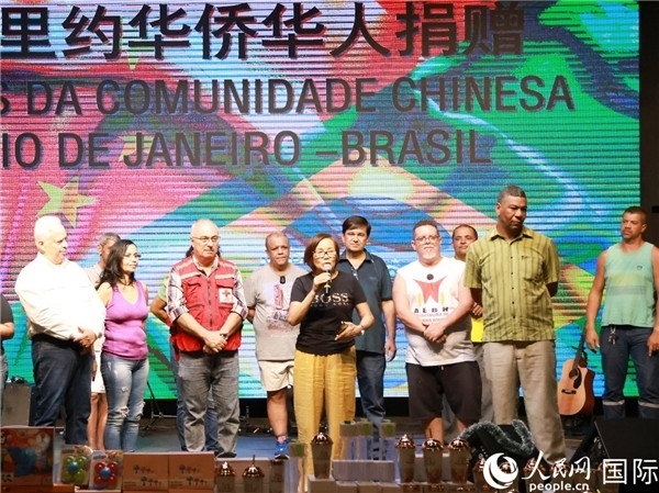 捐贈(zèng)活動(dòng)中方發(fā)起人之一的孫特英女士在捐贈(zèng)活動(dòng)中致辭。人民網(wǎng)記者 陳海琪攝