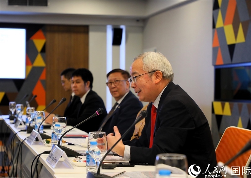 中國(guó)國(guó)際問題研究院副院長(zhǎng)榮鷹致開幕辭。人民網(wǎng)記者 白元琪攝