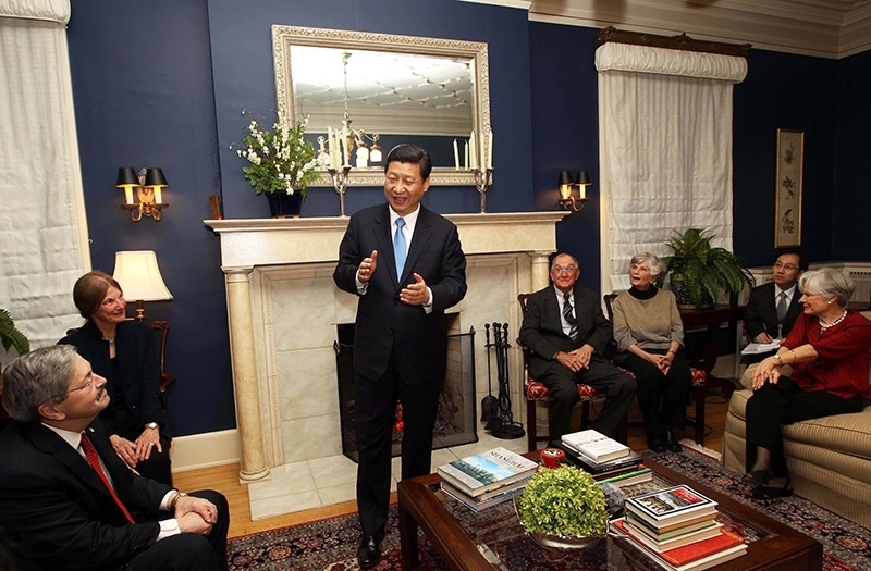 習(xí)近平2012年訪美時與老朋友敘舊場景。