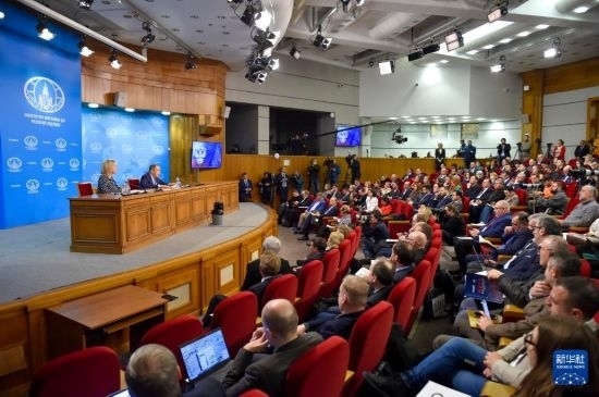 1月18日，在俄羅斯首都莫斯科，俄羅斯外長(zhǎng)拉夫羅夫回答記者提問(wèn)。新華社發(fā)（亞歷山大攝）