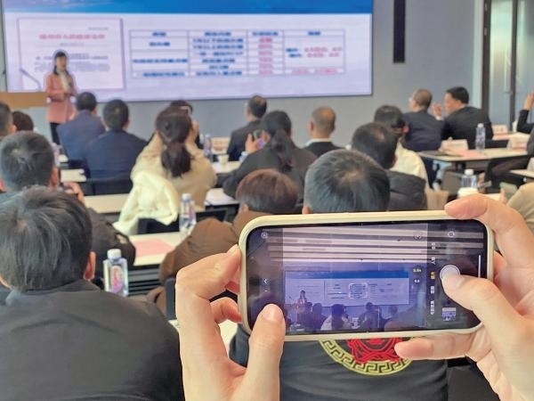 1月2日，“百團千企出海拓市場增訂單”行動啟動。蔣文廣 攝