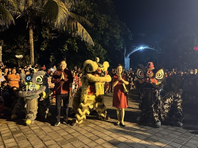 舞獅表演。巴陵康孔子學(xué)院供圖