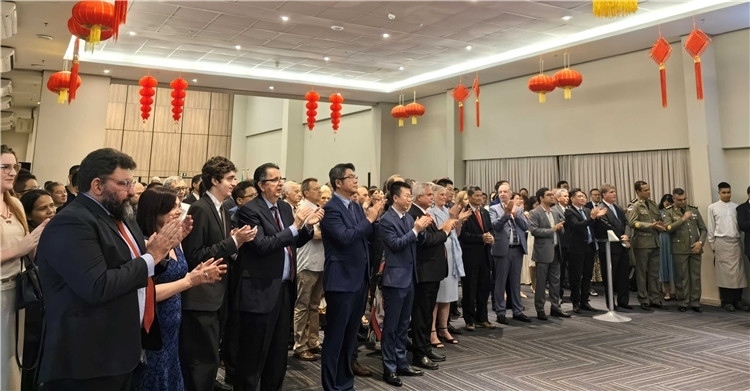 當(dāng)?shù)貢r間3月27日，中國駐累西腓新任總領(lǐng)事蘭和平舉行到任招待會。圖為招待會現(xiàn)場。中國駐累西腓總領(lǐng)事館供圖