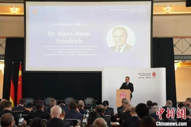 當(dāng)?shù)貢r(shí)間4月5日，由中國(guó)商務(wù)部主辦的“投資中國(guó)”德國(guó)專場(chǎng)推介活動(dòng)在斯圖加特市舉行。中新社記者 馬秀秀 攝