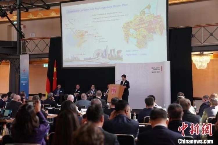 當(dāng)?shù)貢r(shí)間4月5日，由中國(guó)商務(wù)部主辦的“投資中國(guó)”德國(guó)專場(chǎng)推介活動(dòng)在斯圖加特市舉行。中新社記者 馬秀秀 攝