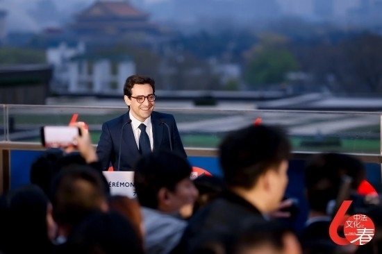 4月1日，法國(guó)外長(zhǎng)塞茹爾內(nèi)出席第18屆“中法文化之春”藝術(shù)節(jié)開幕式。圖片來(lái)源：法國(guó)駐華大使館