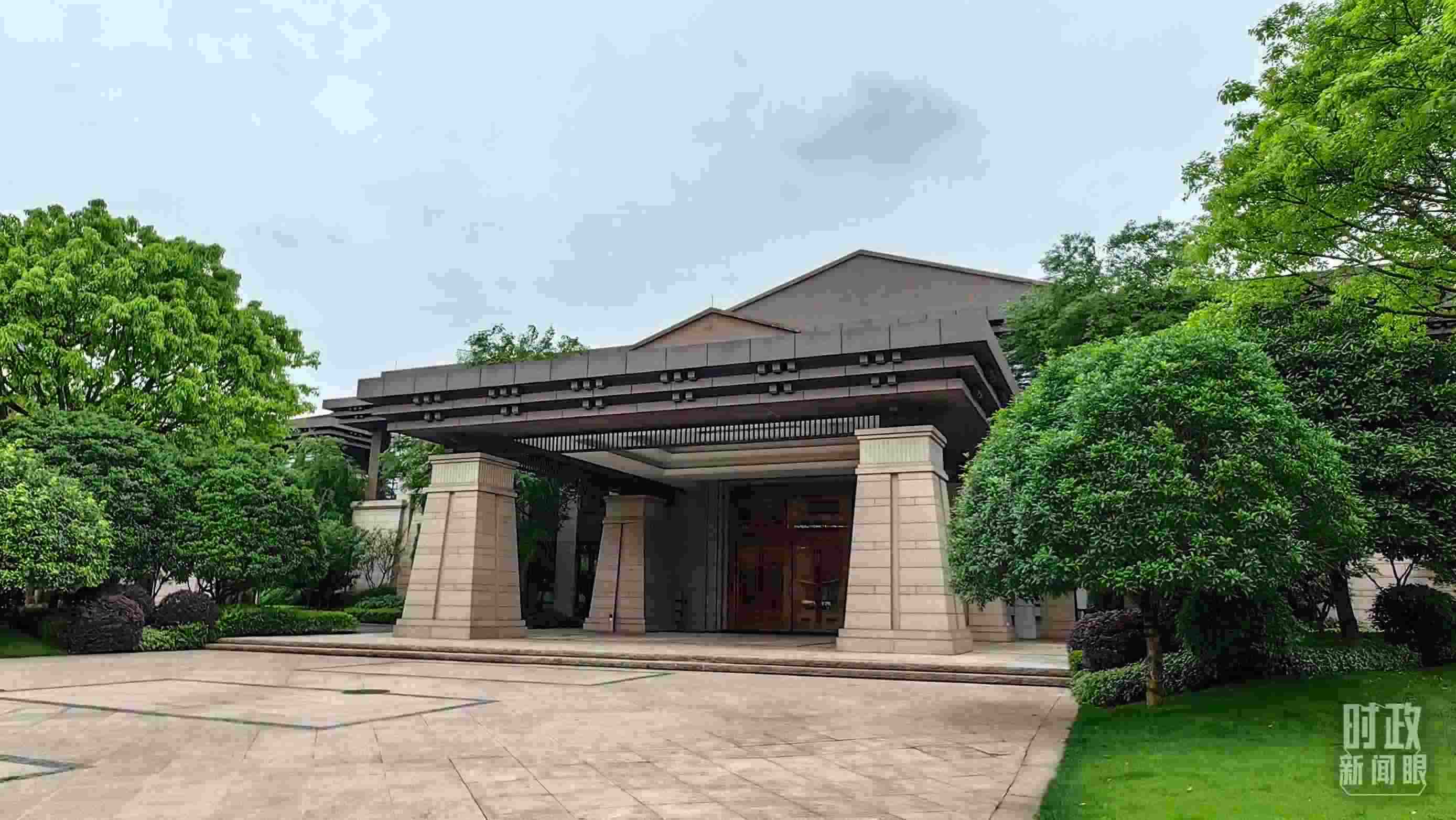 △重慶市渝州賓館，新時代推動西部大開發(fā)座談會在這里召開。（總臺央視記者段德文拍攝）