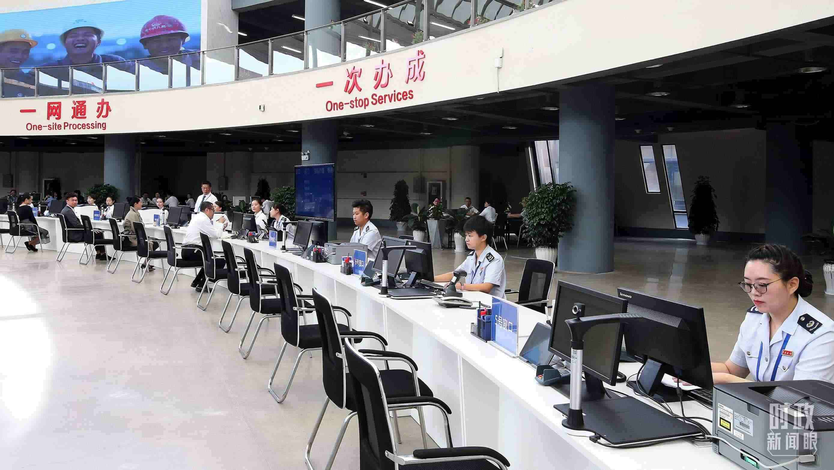 △中國（云南）自由貿(mào)易試驗區(qū)昆明片區(qū)綜合服務中心。（圖/視覺中國）