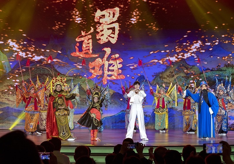 2023年10月13日，成都，“把青春華章寫在祖國大地上”大思政課網(wǎng)絡(luò)主題宣傳和互動引導(dǎo)活動在四川大學(xué)舉行。