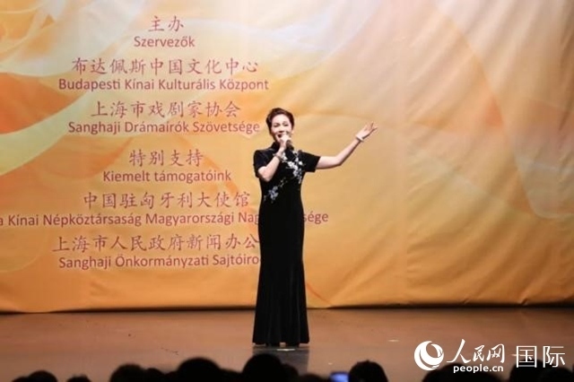 “玉蘭花開·魅力上?！弊哌M布達佩斯。葉辰亮攝