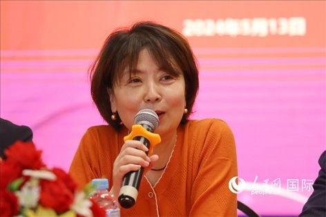 陜西省歸國(guó)華僑聯(lián)合會(huì)黨組成員、副主席兼秘書(shū)長(zhǎng)尚小紅在座談會(huì)上致辭。人民網(wǎng)記者 陳海琪攝