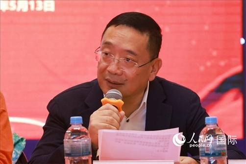 巴西文協(xié)主席上官建峰在座談會(huì)上致辭。人民網(wǎng)記者 陳海琪攝