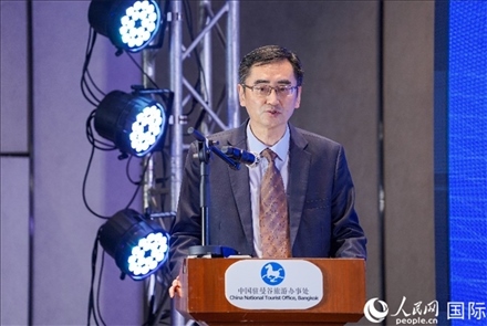 曼谷中國(guó)文化中心兼中國(guó)駐曼谷旅游辦事處主任闕小華發(fā)表演講。（普拉維攝）